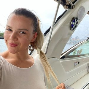 Meet your Posher, Regina